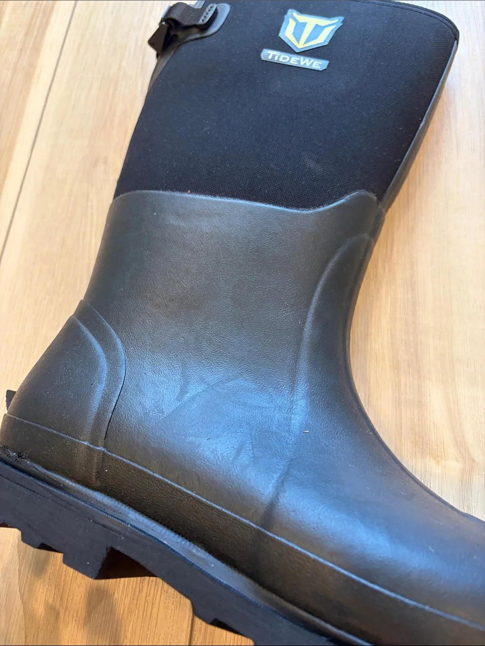 New TideWe size 12 men’s Black Boots with Orange Accent